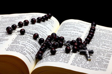 christian-holy-bible-with-cross-on-rosary-2